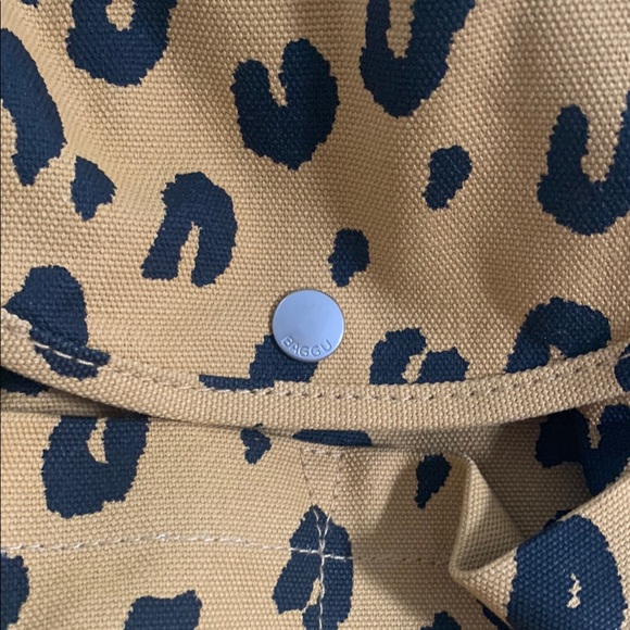 BAGGU Drawstring Leopard Print Backpack - Picture 2 of 6